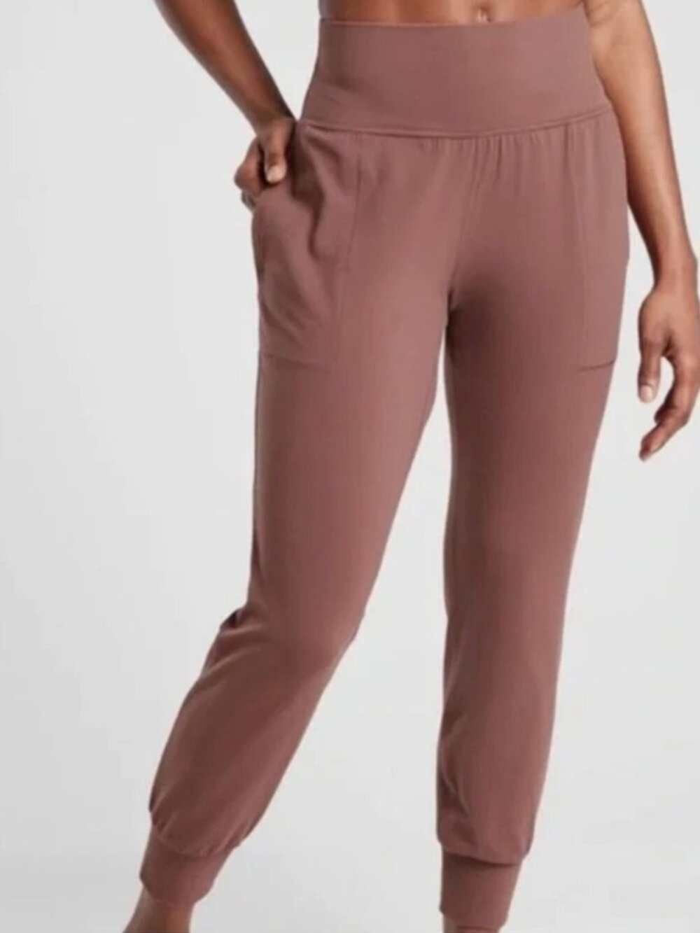 Athleta Salutation Joggers Powervita high rise pockets Taupe Capris | Size SP
